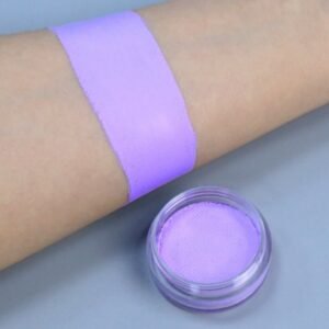 Pop Liner Sucess est un cake liner, eye liner ou fard à l'eau, de couleur violet pastel, fluo sous lumière ultra violet, d'une contenance de 10 gr le produit s'active à l'eau